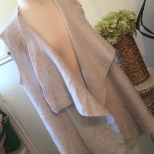 ST. TROPEZ Cashmere wrap vest 🍾